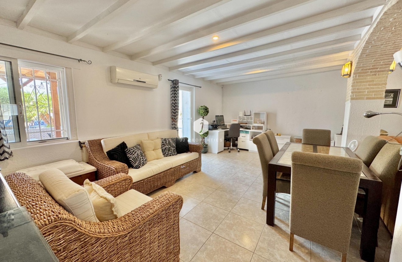 Z drugiej ręki - Villa -
Dolores - Comunidad Valenciana