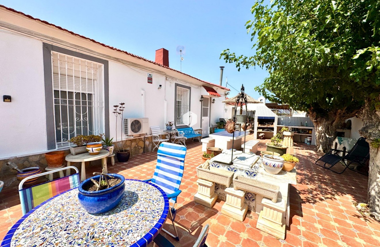 Z drugiej ręki - Villa -
Dolores - Comunidad Valenciana