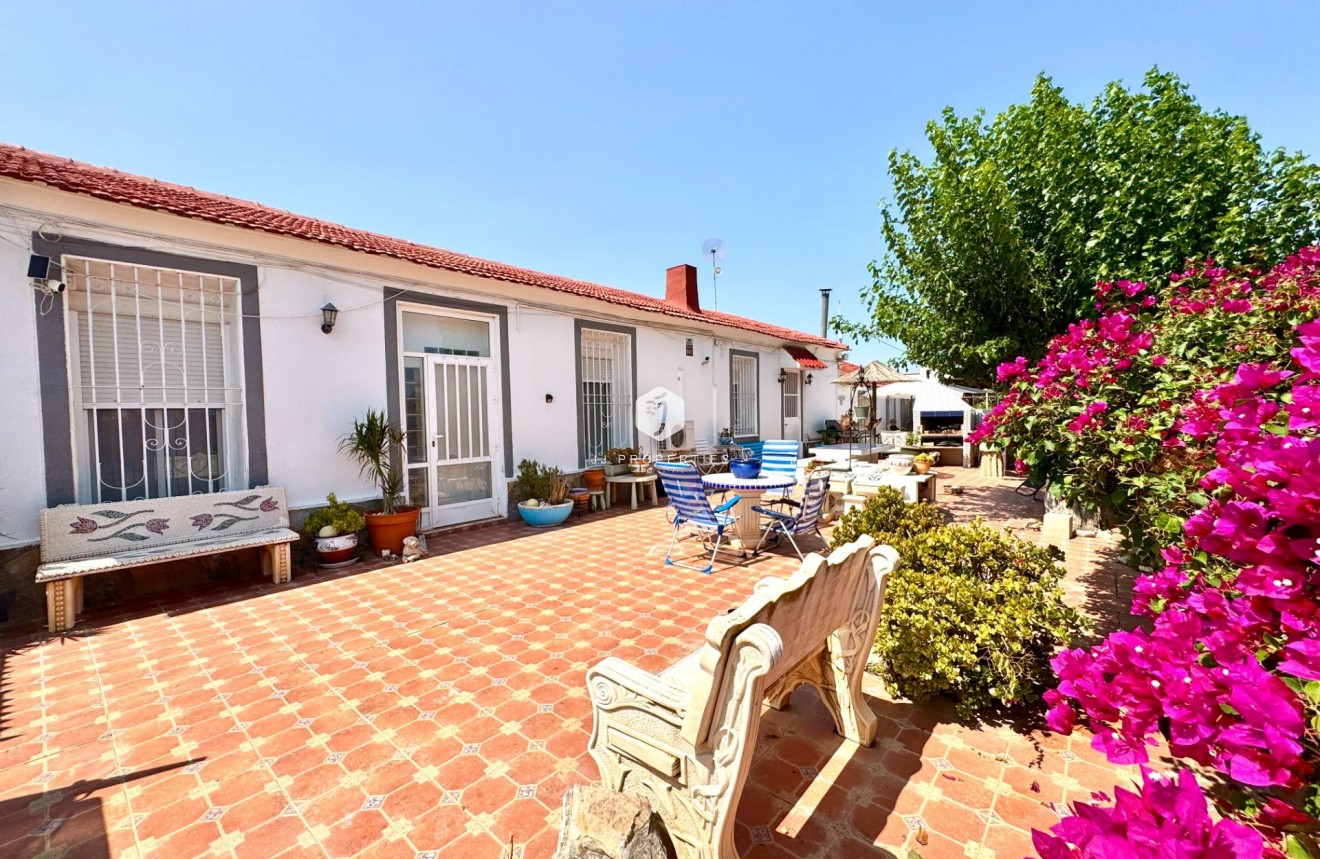 Z drugiej ręki - Villa -
Dolores - Comunidad Valenciana