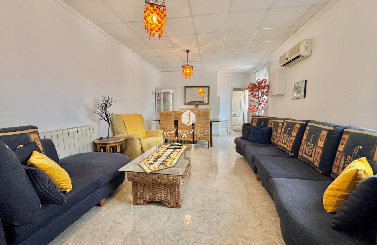 Z drugiej ręki - Villa -
Dolores - Comunidad Valenciana
