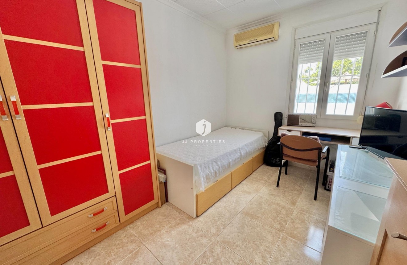 Z drugiej ręki - Villa -
Dolores - Comunidad Valenciana