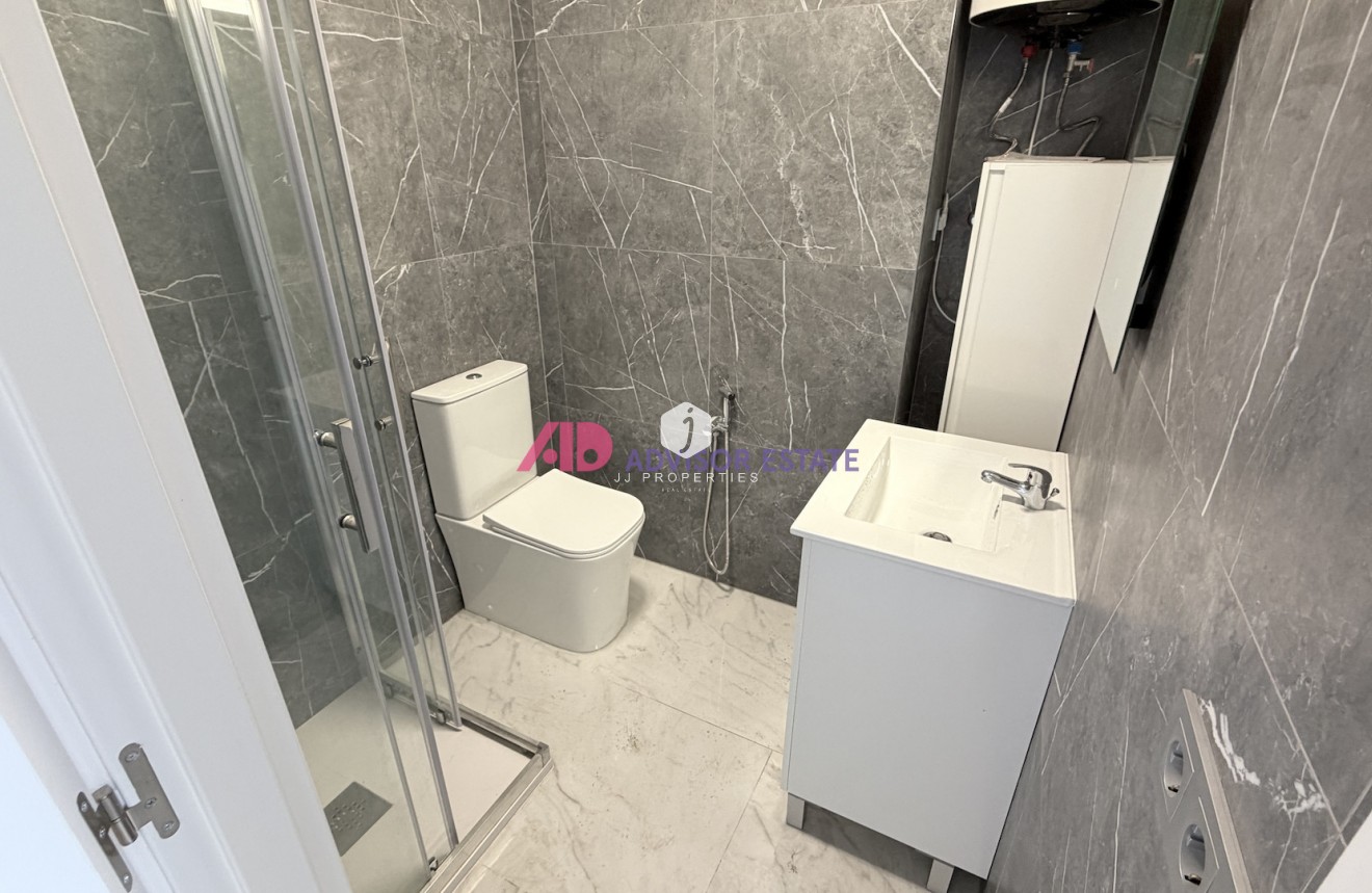 Z drugiej ręki - Mieszkanie w bloku -
Torrevieja - Costa Blanca
