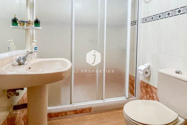 Z drugiej ręki - Mieszkanie w bloku -
Torrevieja - Costa Blanca