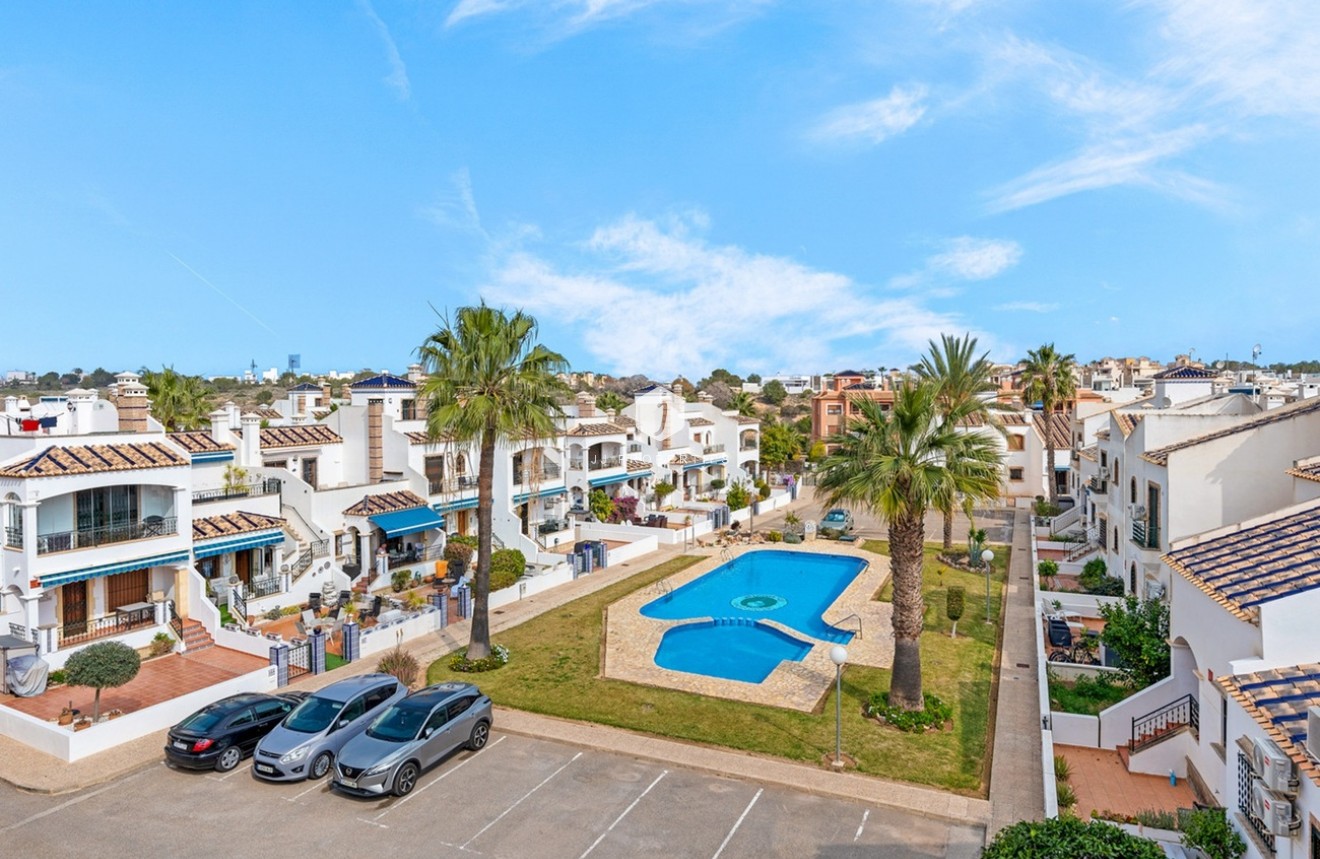 Segunda mano - Ático -
Orihuela Costa - Villamartín