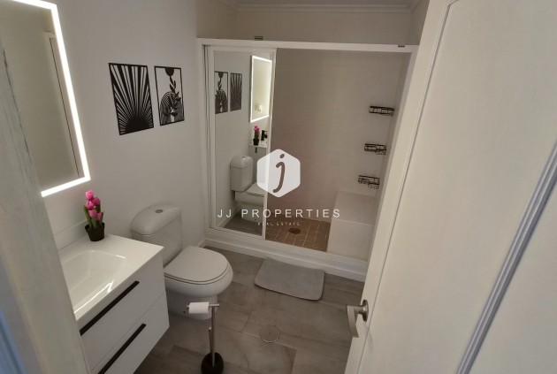 Z drugiej ręki - Mieszkanie w bloku -
Torrevieja - Costa Blanca