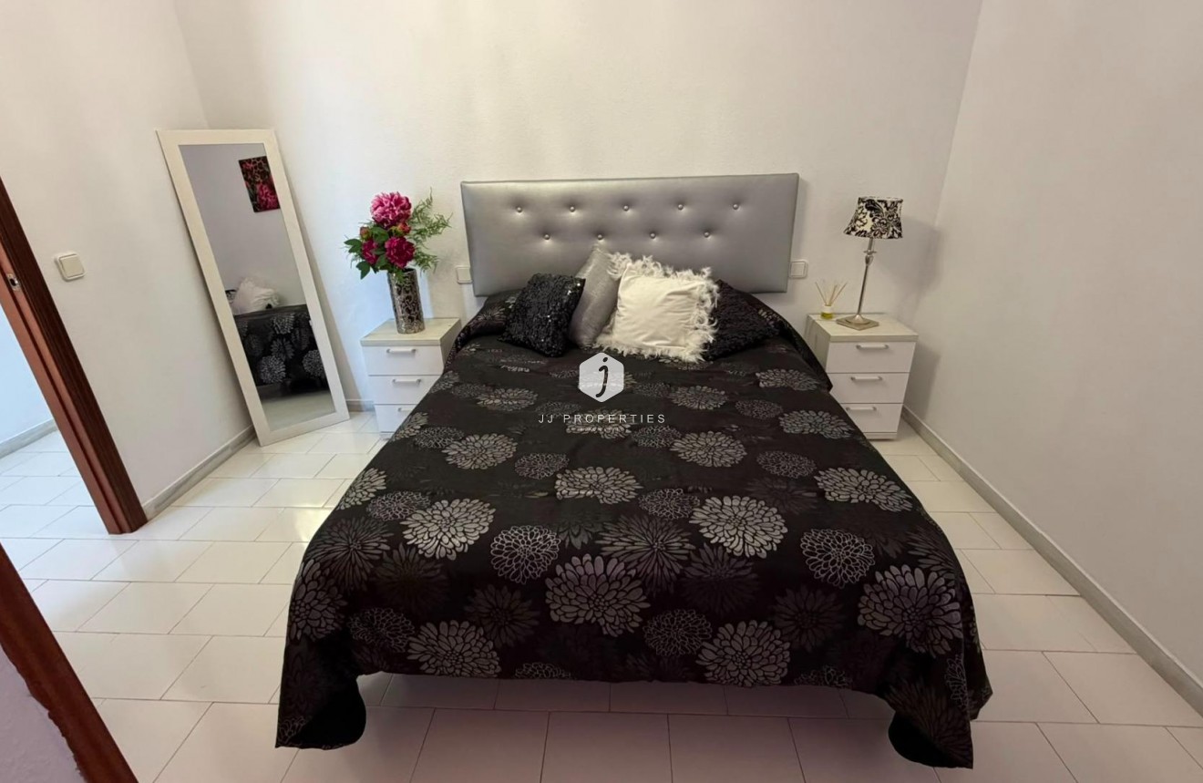 Z drugiej ręki - Mieszkanie w bloku -
Torrevieja - Torreblanca
