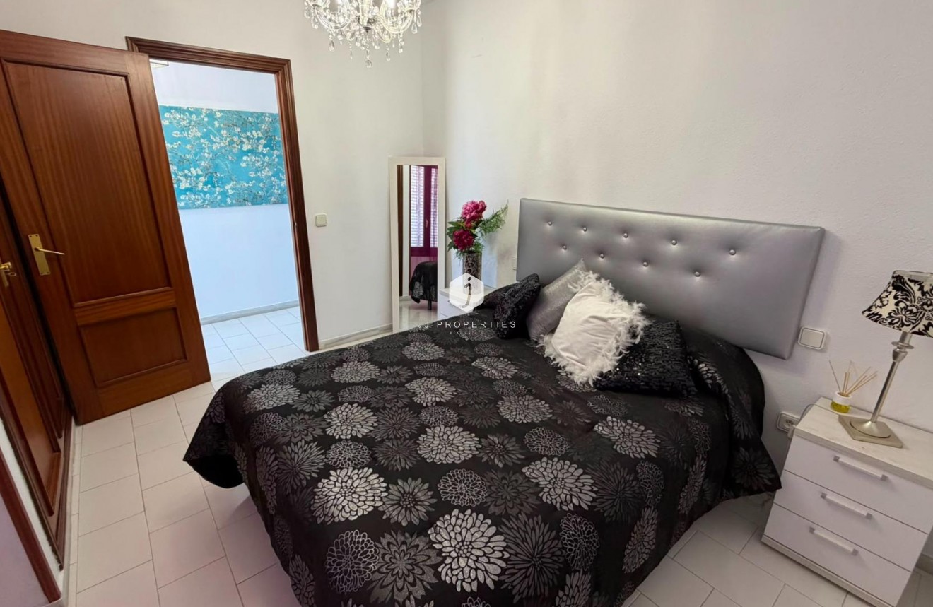 Z drugiej ręki - Mieszkanie w bloku -
Torrevieja - Torreblanca
