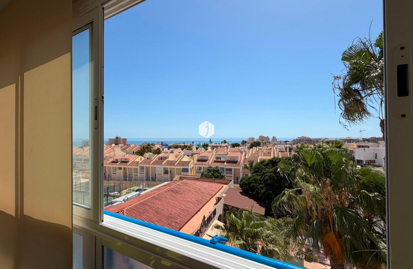 Z drugiej ręki - Mieszkanie w bloku -
Torrevieja - Torreblanca