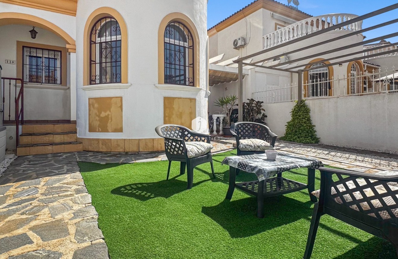 Resale - Chalet -
Torrevieja - Costa Blanca