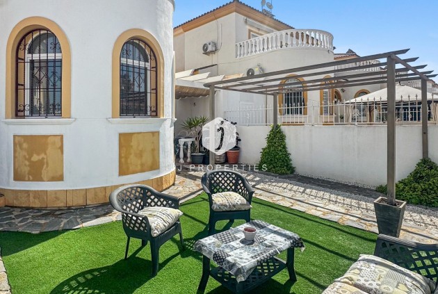 Resale - Chalet -
Torrevieja - Costa Blanca