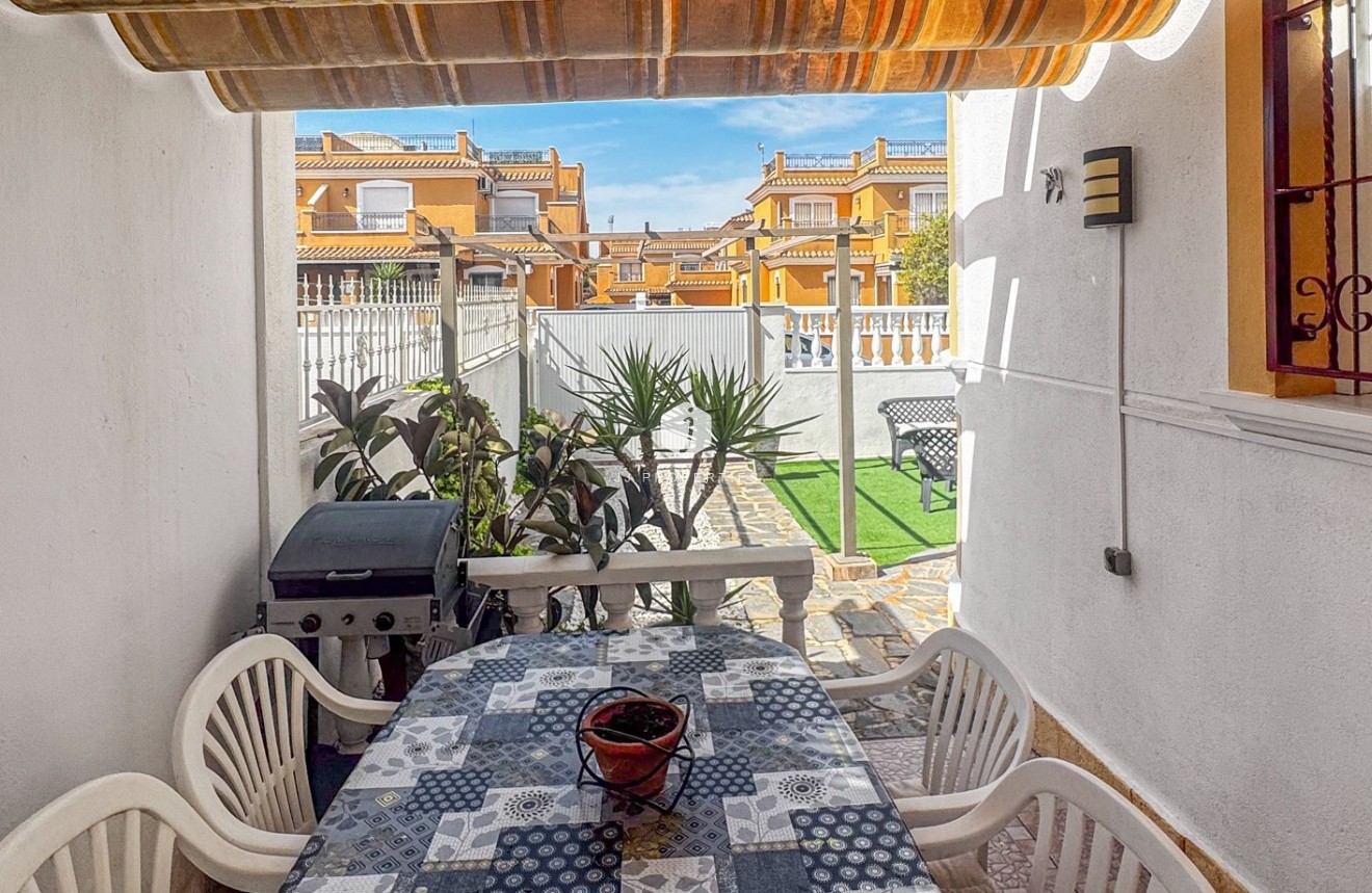 Resale - Chalet -
Torrevieja - Costa Blanca