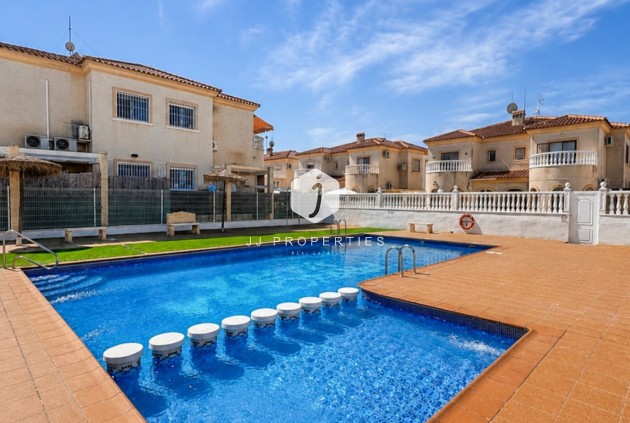 Resale - Chalet -
Torrevieja - Costa Blanca