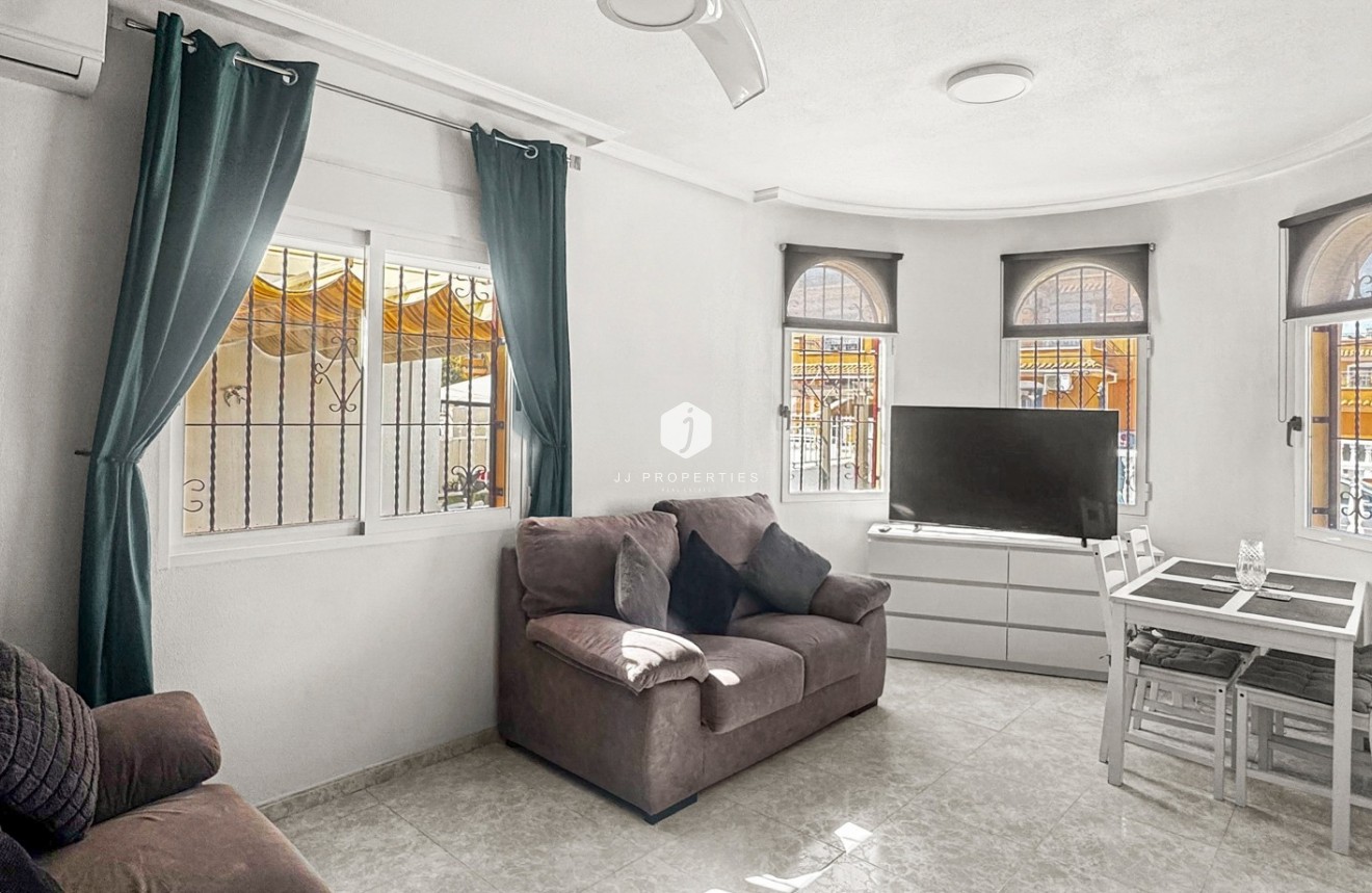 Resale - Chalet -
Torrevieja - Costa Blanca