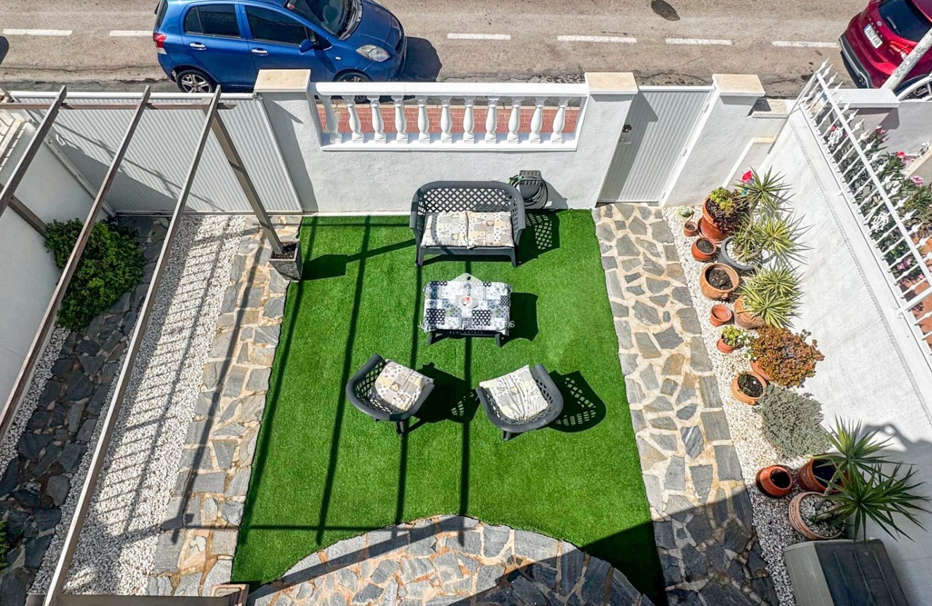 Resale - Chalet -
Torrevieja - Costa Blanca