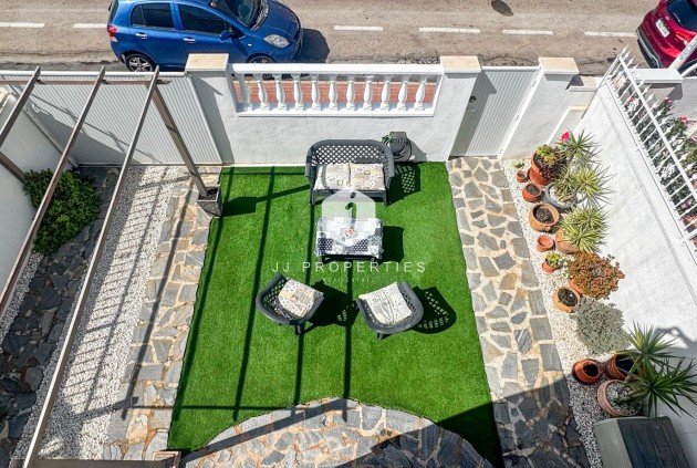 Resale - Chalet -
Torrevieja - Costa Blanca
