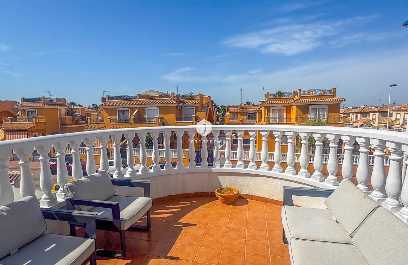 Resale - Chalet -
Torrevieja - Costa Blanca