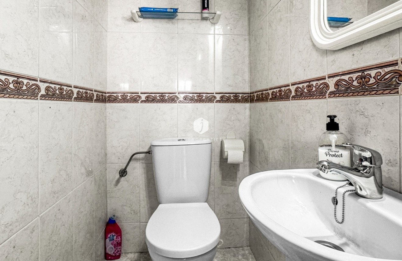 Resale - Chalet -
Torrevieja - Costa Blanca