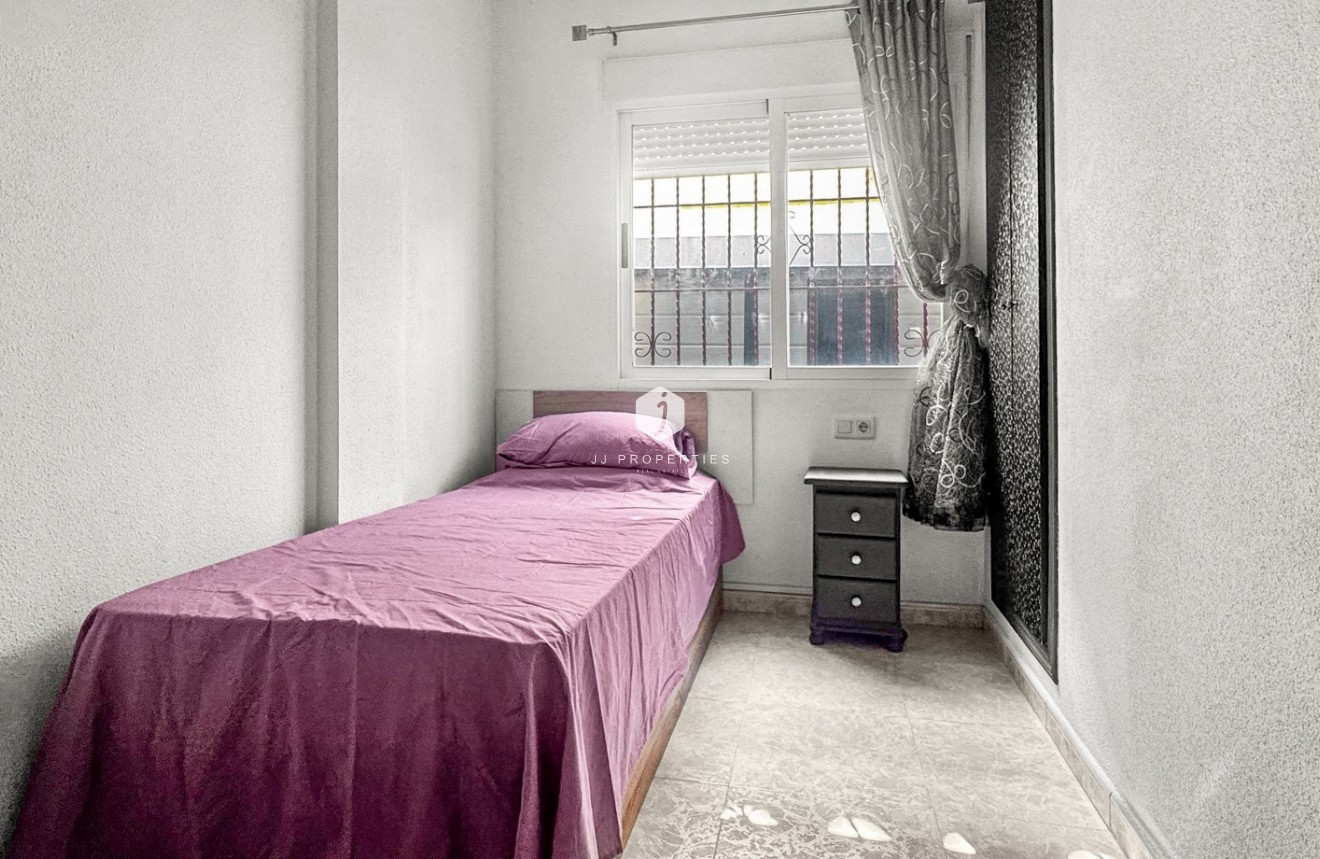 Resale - Chalet -
Torrevieja - Costa Blanca