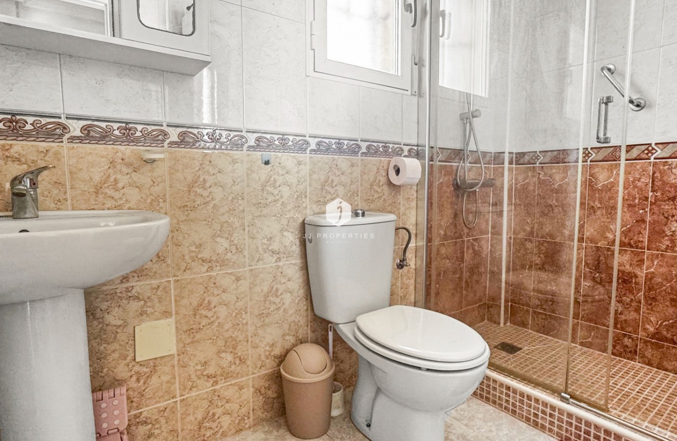 Resale - Chalet -
Torrevieja - Costa Blanca