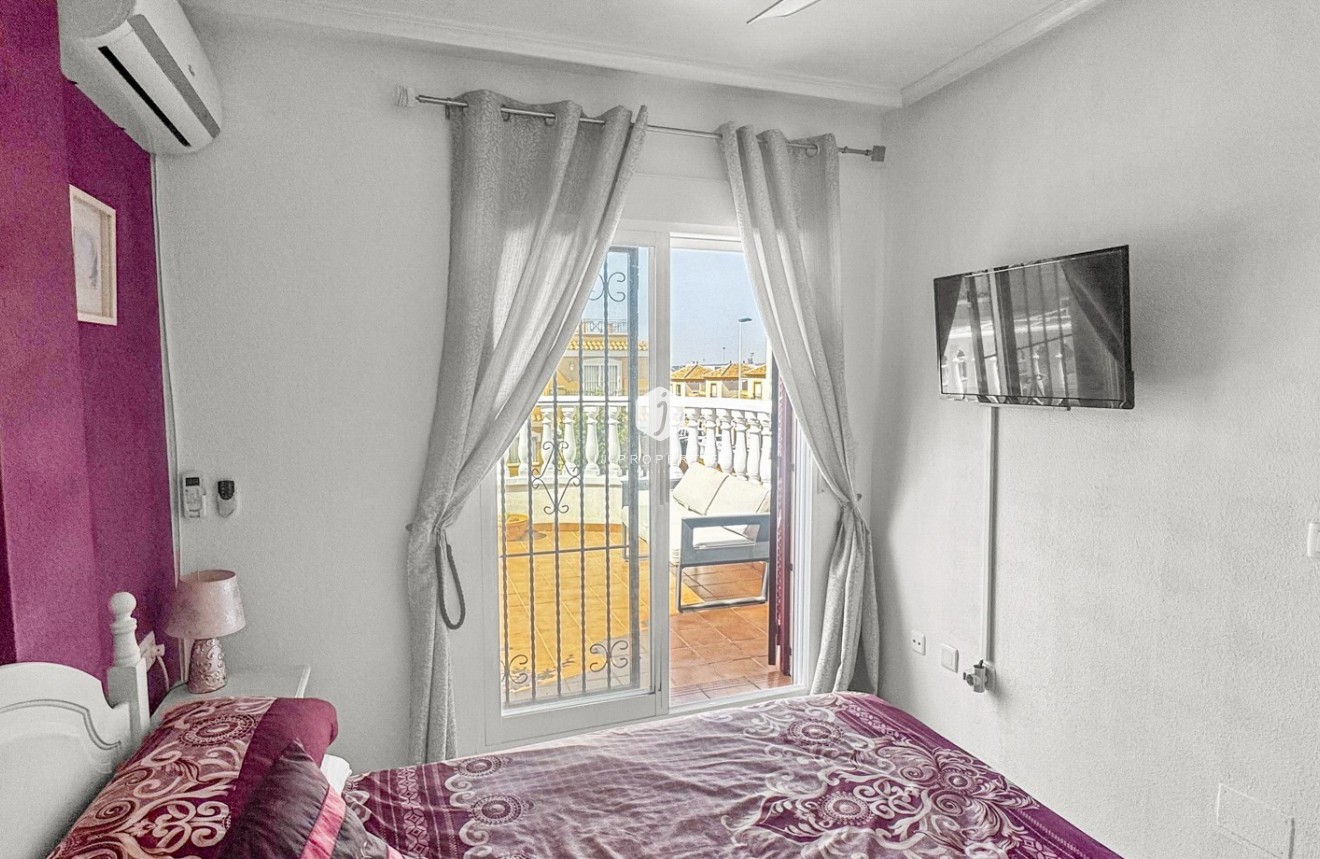 Resale - Chalet -
Torrevieja - Costa Blanca