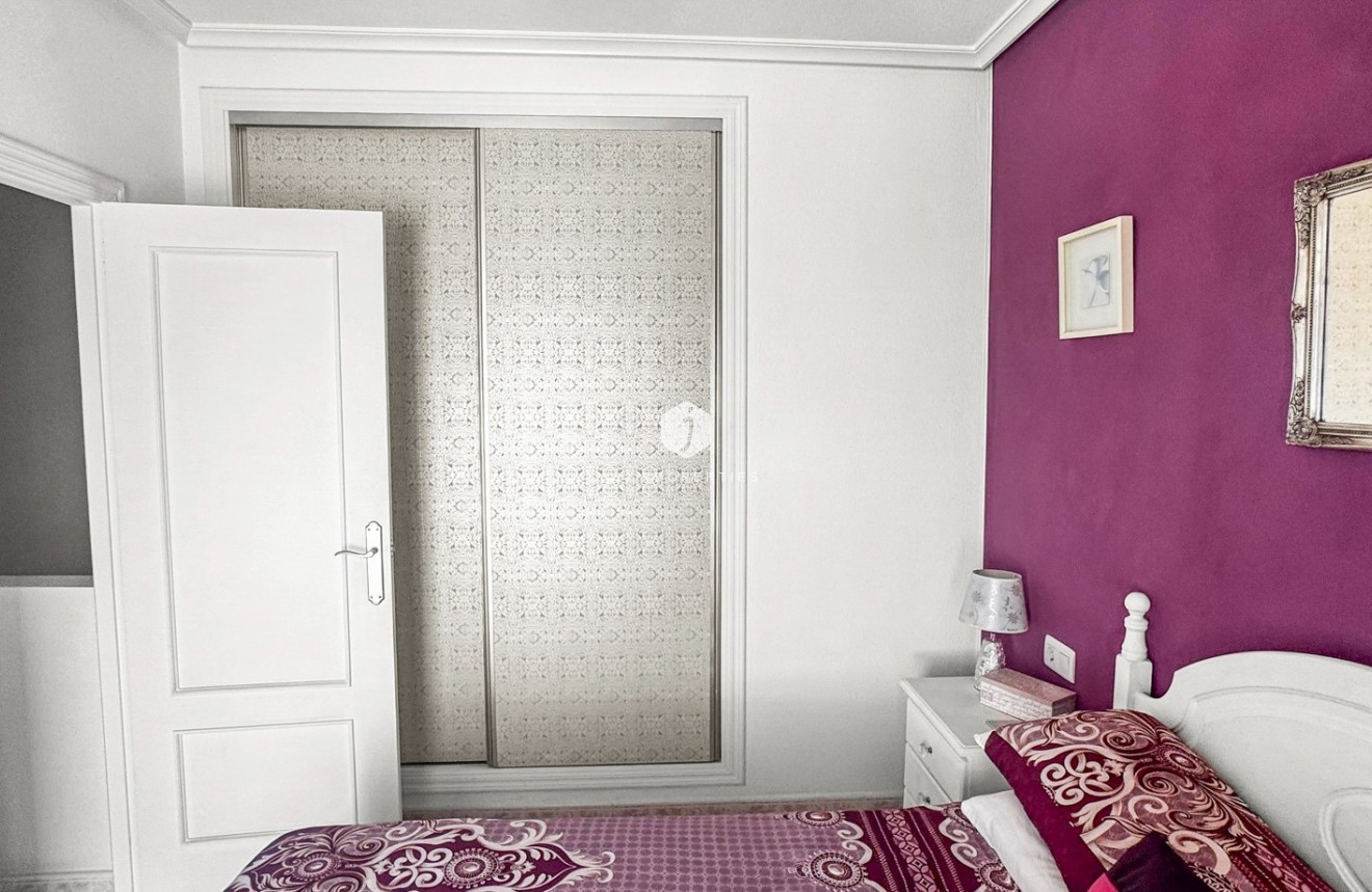 Resale - Chalet -
Torrevieja - Costa Blanca