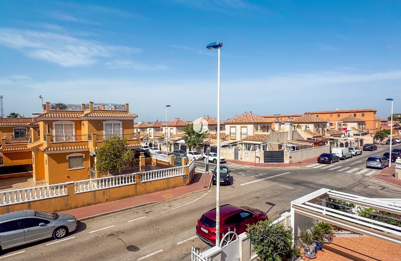 Resale - Chalet -
Torrevieja - Costa Blanca