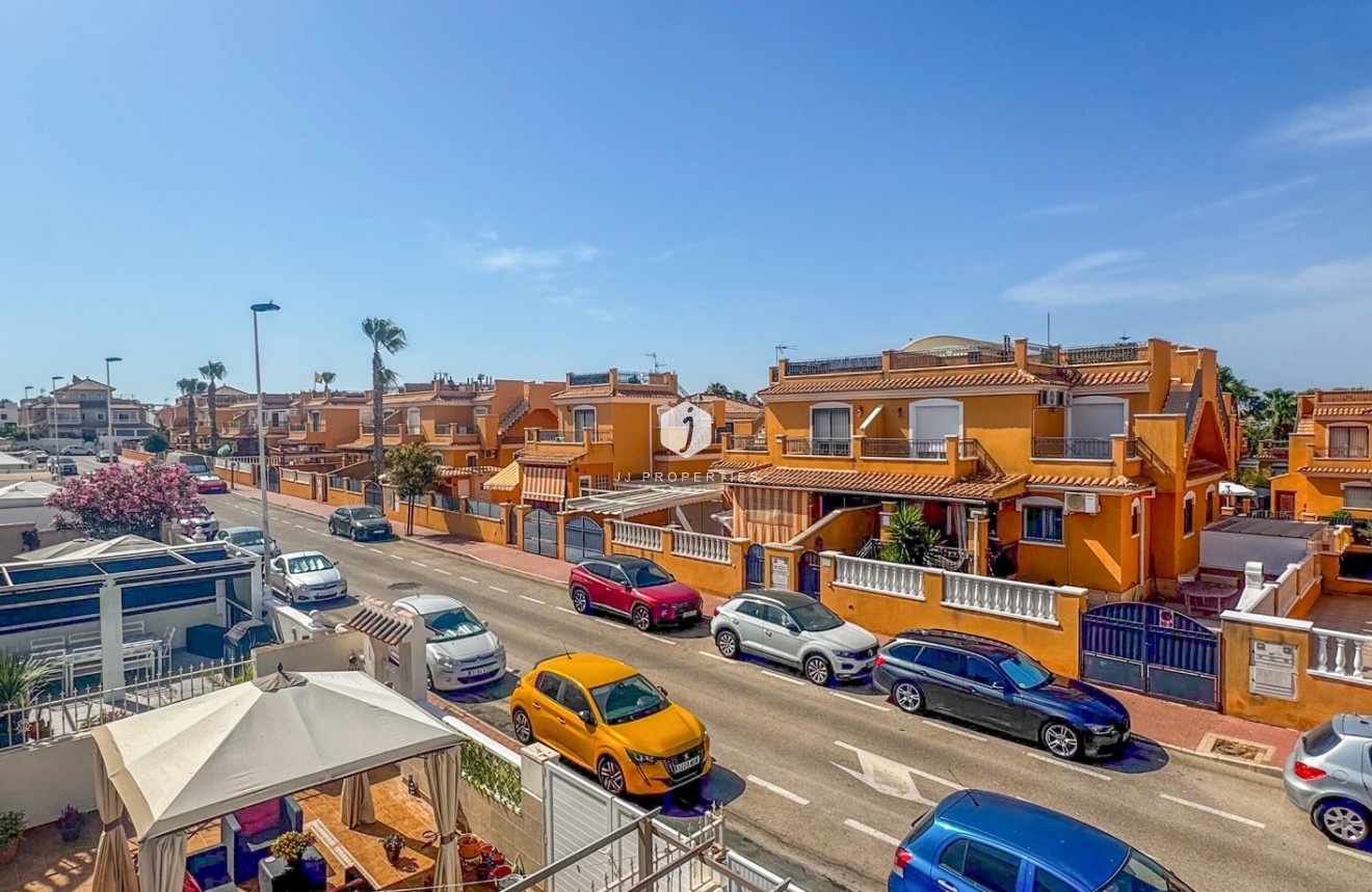 Resale - Chalet -
Torrevieja - Costa Blanca