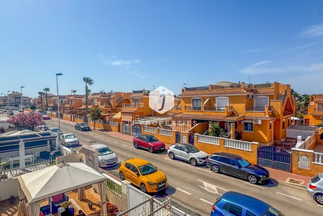 Resale - Chalet -
Torrevieja - Costa Blanca