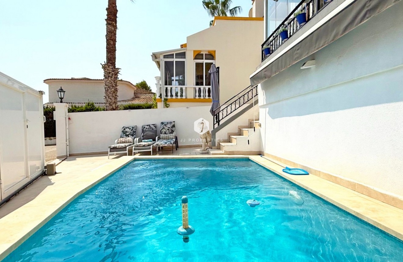 D'occasion - Villa -
Orihuela Costa - Costa Blanca