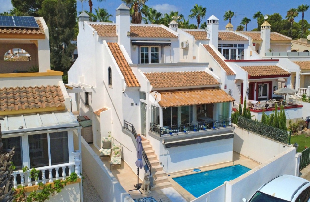 D'occasion - Villa -
Orihuela Costa - Costa Blanca