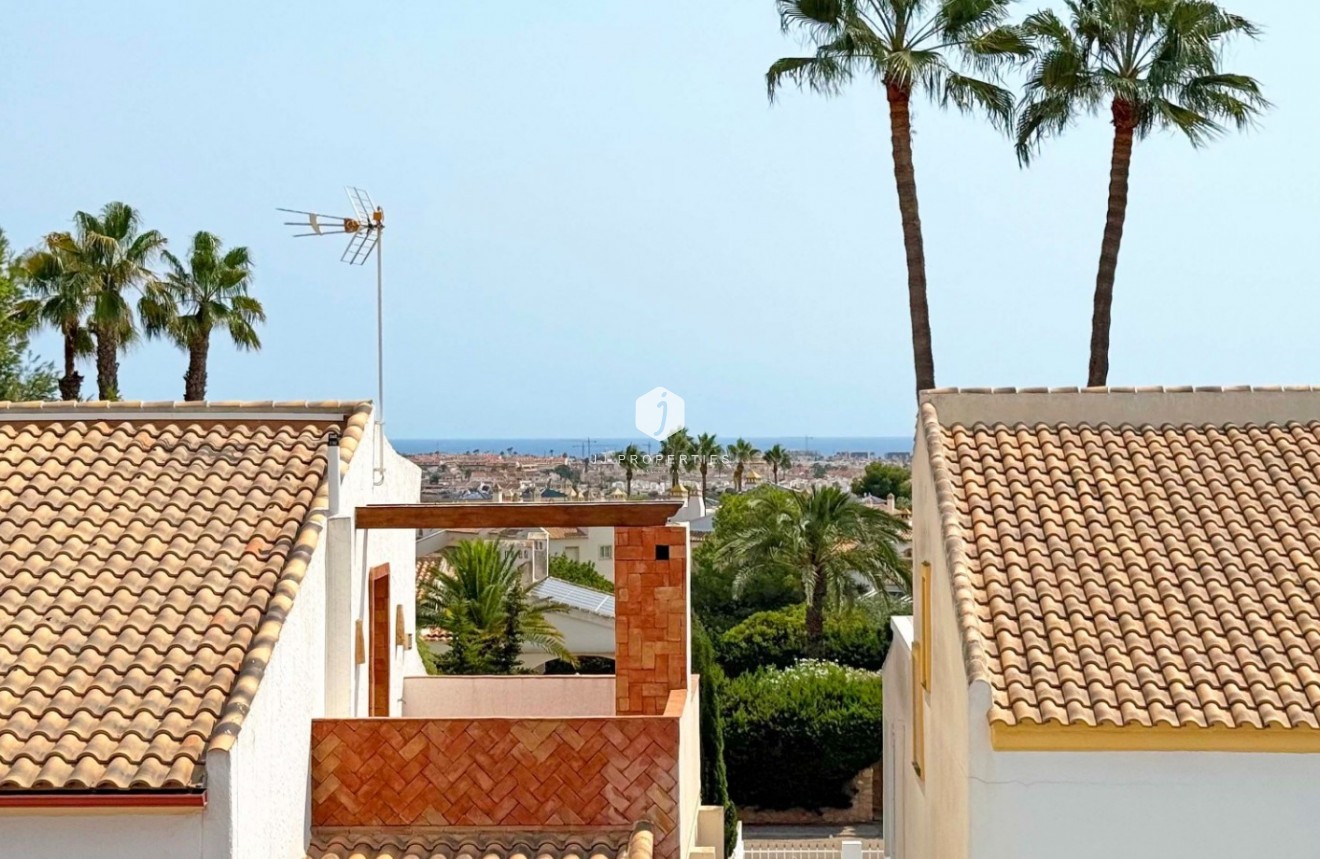 D'occasion - Villa -
Orihuela Costa - Costa Blanca