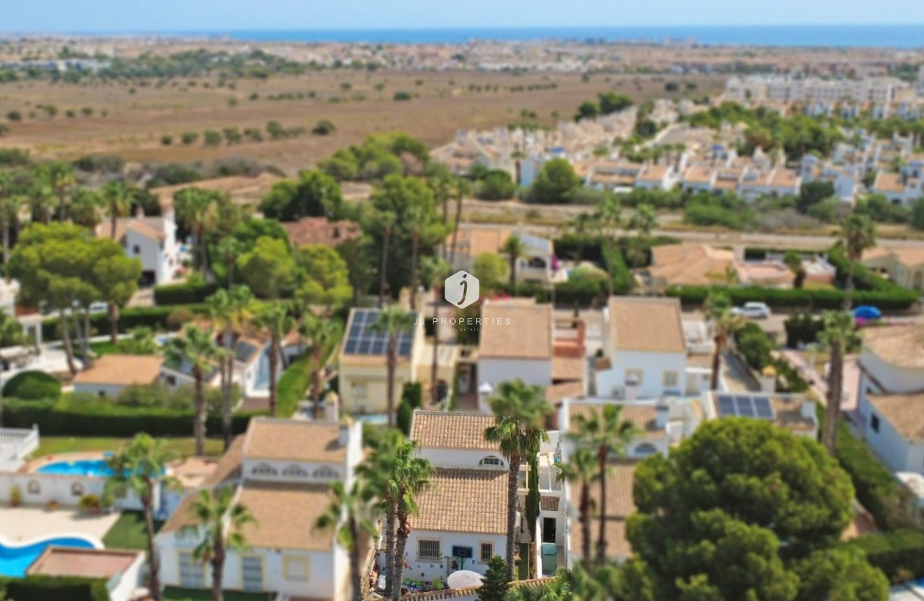 D'occasion - Villa -
Orihuela Costa - Costa Blanca