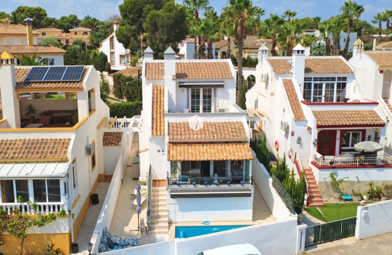 D'occasion - Villa -
Orihuela Costa - Costa Blanca