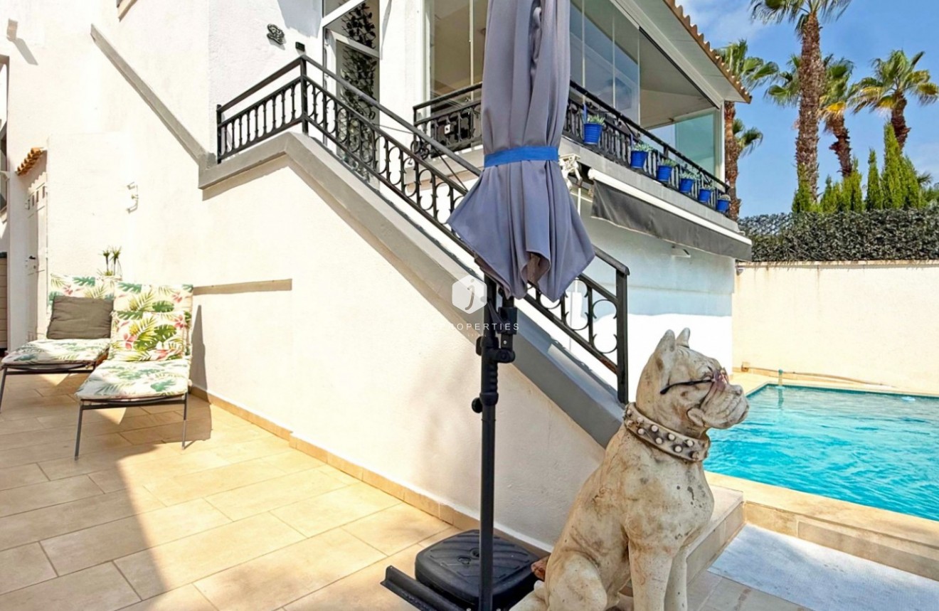 D'occasion - Villa -
Orihuela Costa - Costa Blanca
