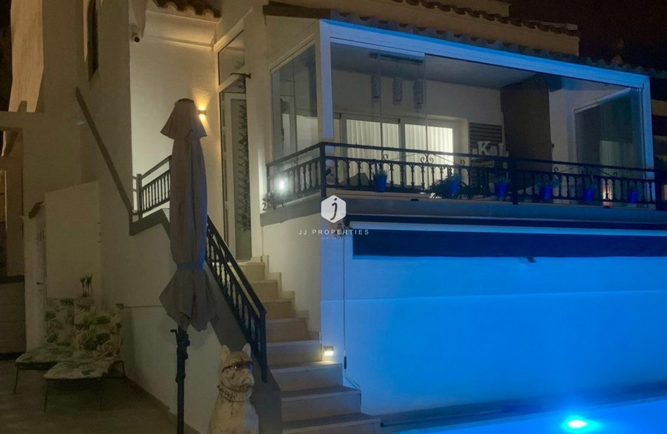 D'occasion - Villa -
Orihuela Costa - Costa Blanca
