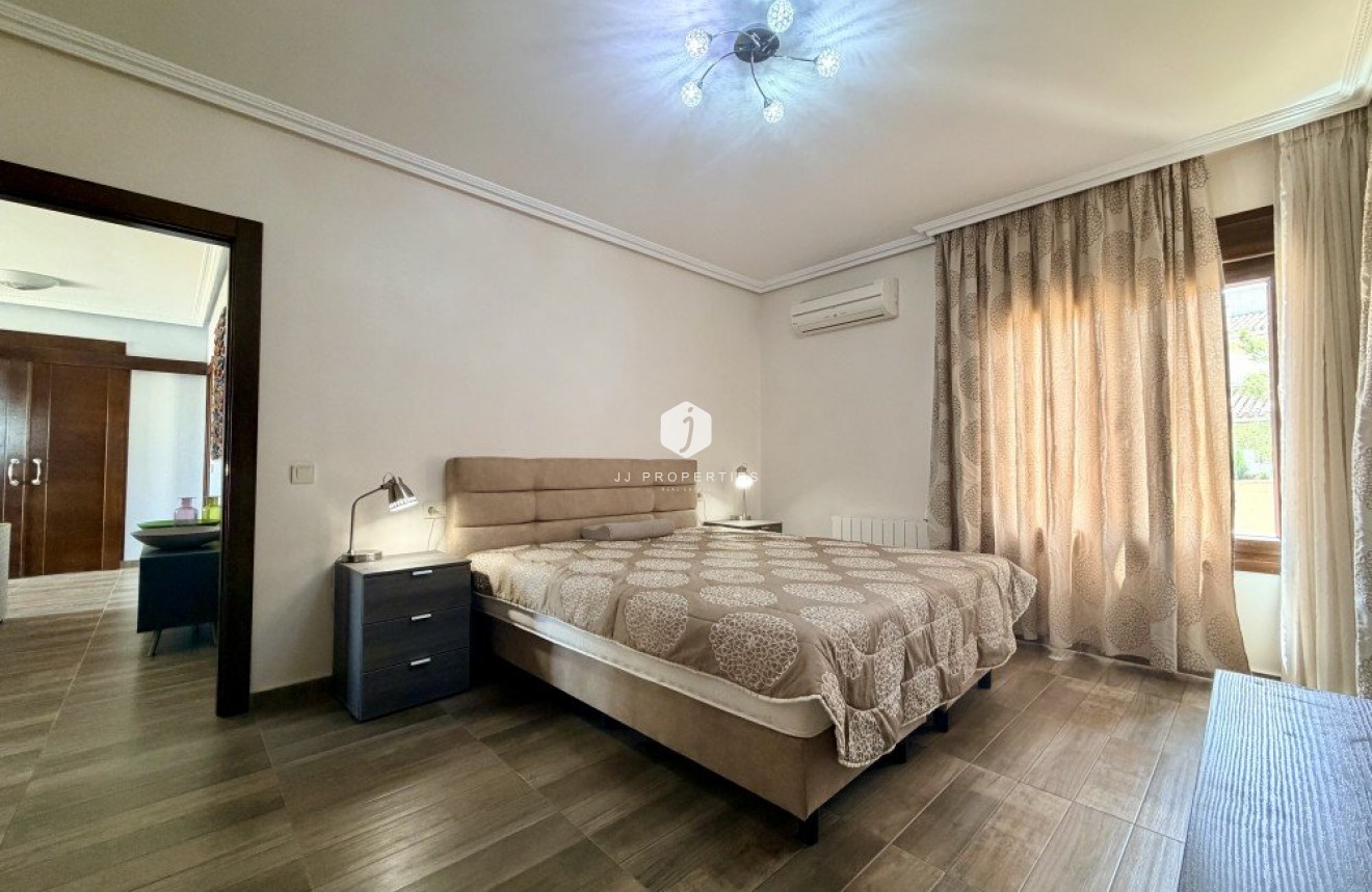Aus zweiter Hand - Villa -
Orihuela Costa - Costa Blanca