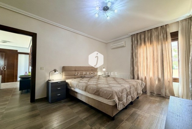 Aus zweiter Hand - Villa -
Orihuela Costa - Costa Blanca
