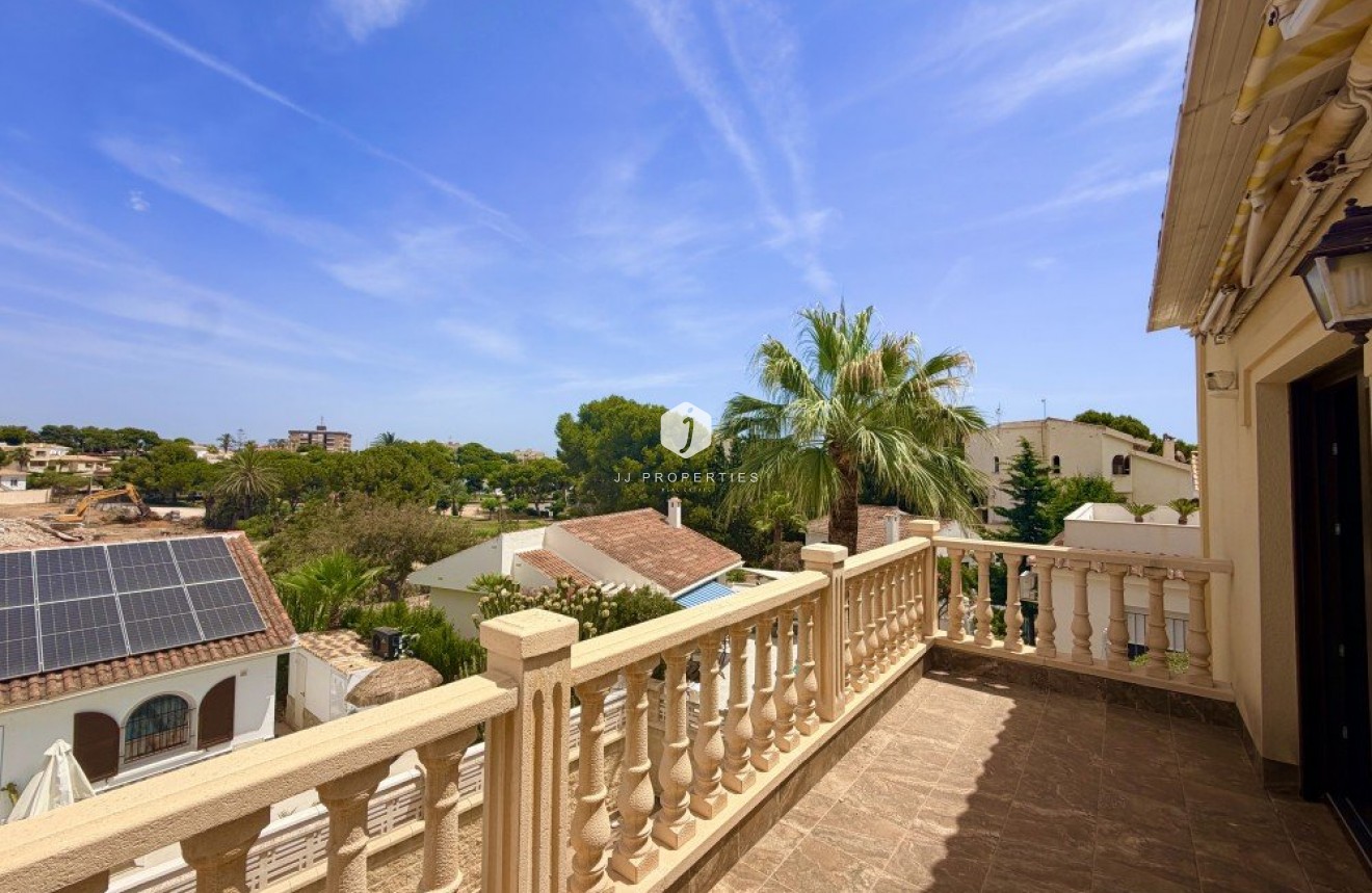 Aus zweiter Hand - Villa -
Orihuela Costa - Costa Blanca