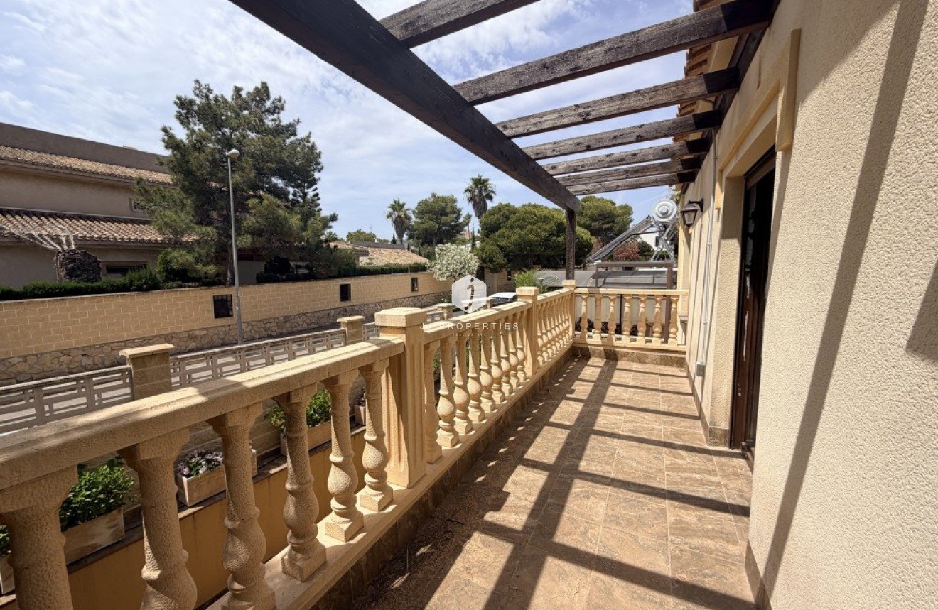 Aus zweiter Hand - Villa -
Orihuela Costa - Costa Blanca