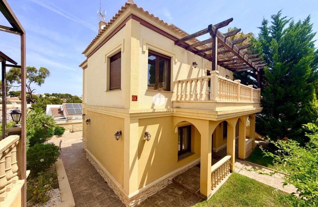 Aus zweiter Hand - Villa -
Orihuela Costa - Costa Blanca