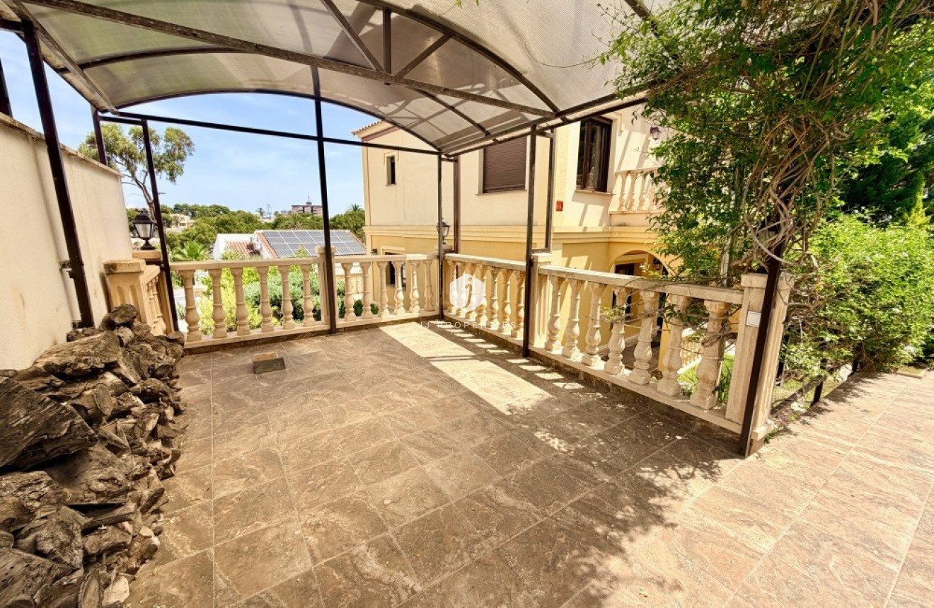 Aus zweiter Hand - Villa -
Orihuela Costa - Costa Blanca