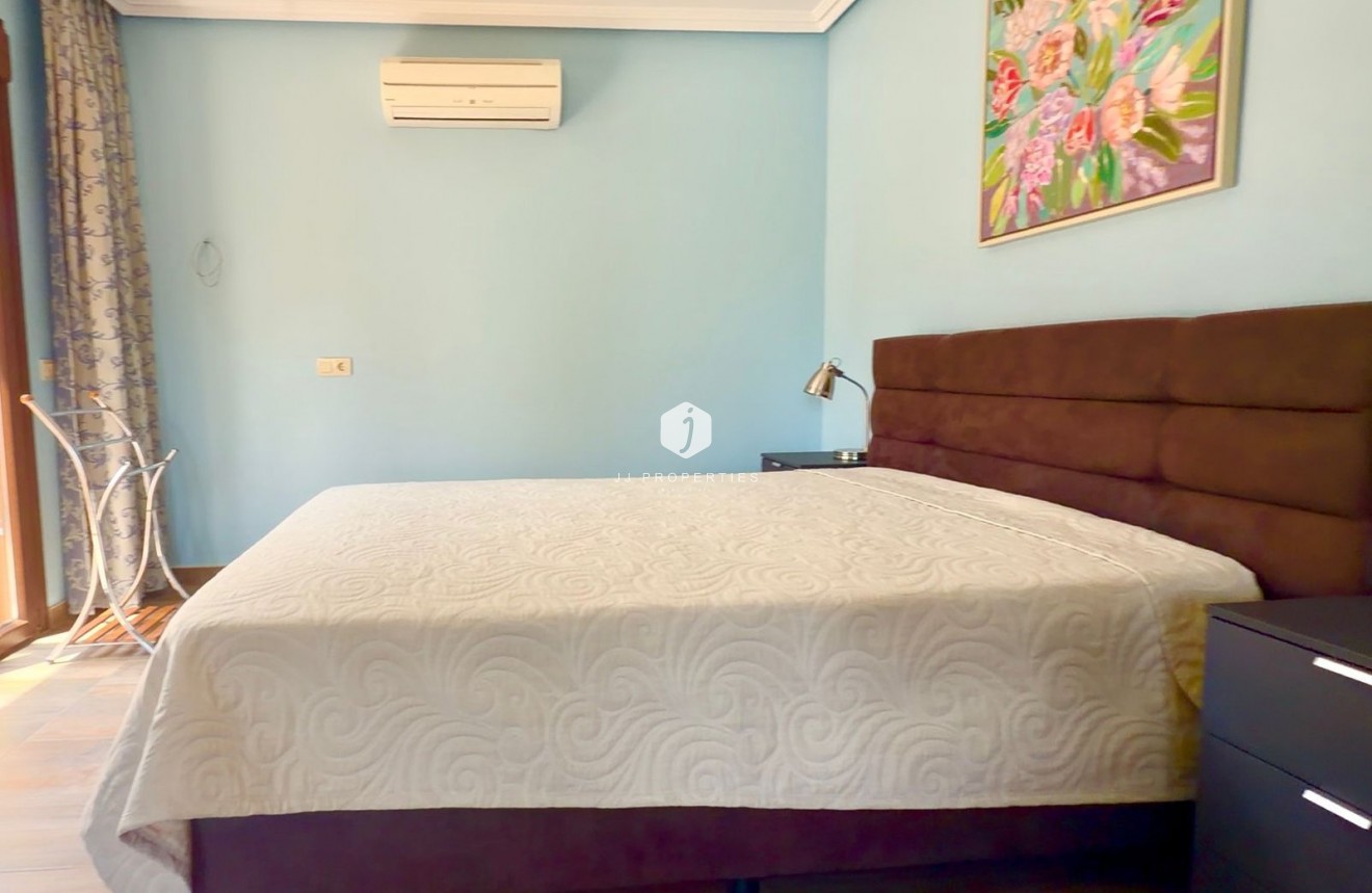 Aus zweiter Hand - Villa -
Orihuela Costa - Costa Blanca
