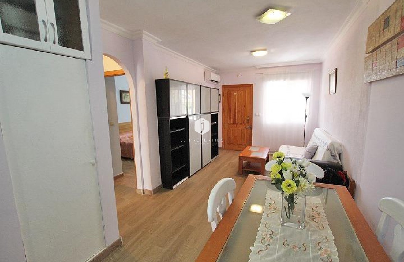 Z drugiej ręki - Bungalow -
Guardamar del Segura - 03140