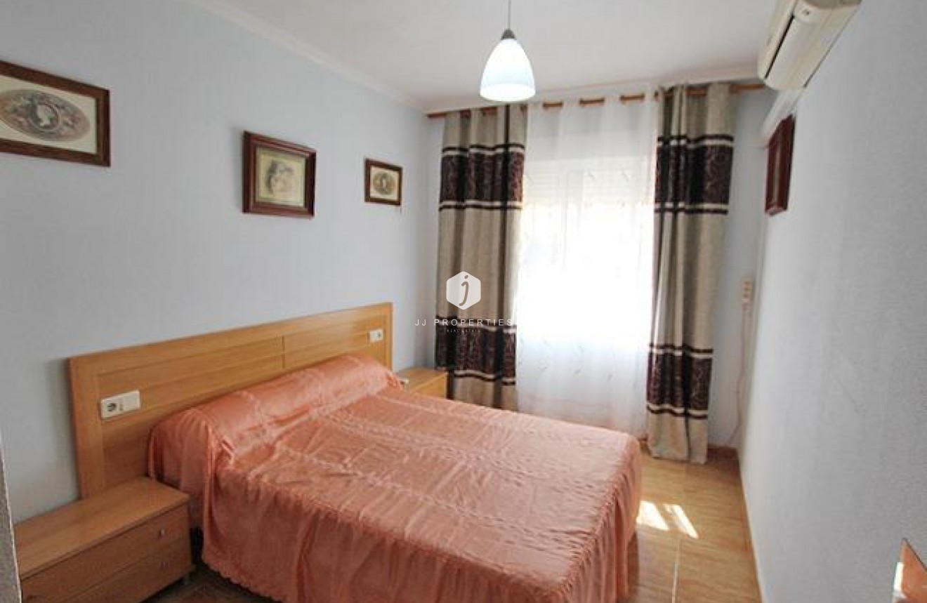 Z drugiej ręki - Bungalow -
Guardamar del Segura - 03140