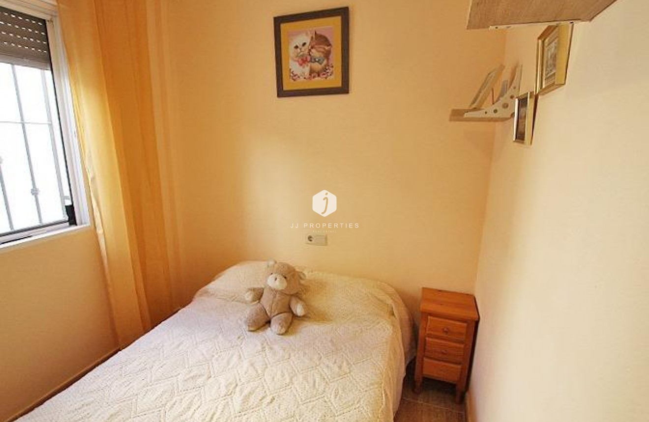 Z drugiej ręki - Bungalow -
Guardamar del Segura - 03140