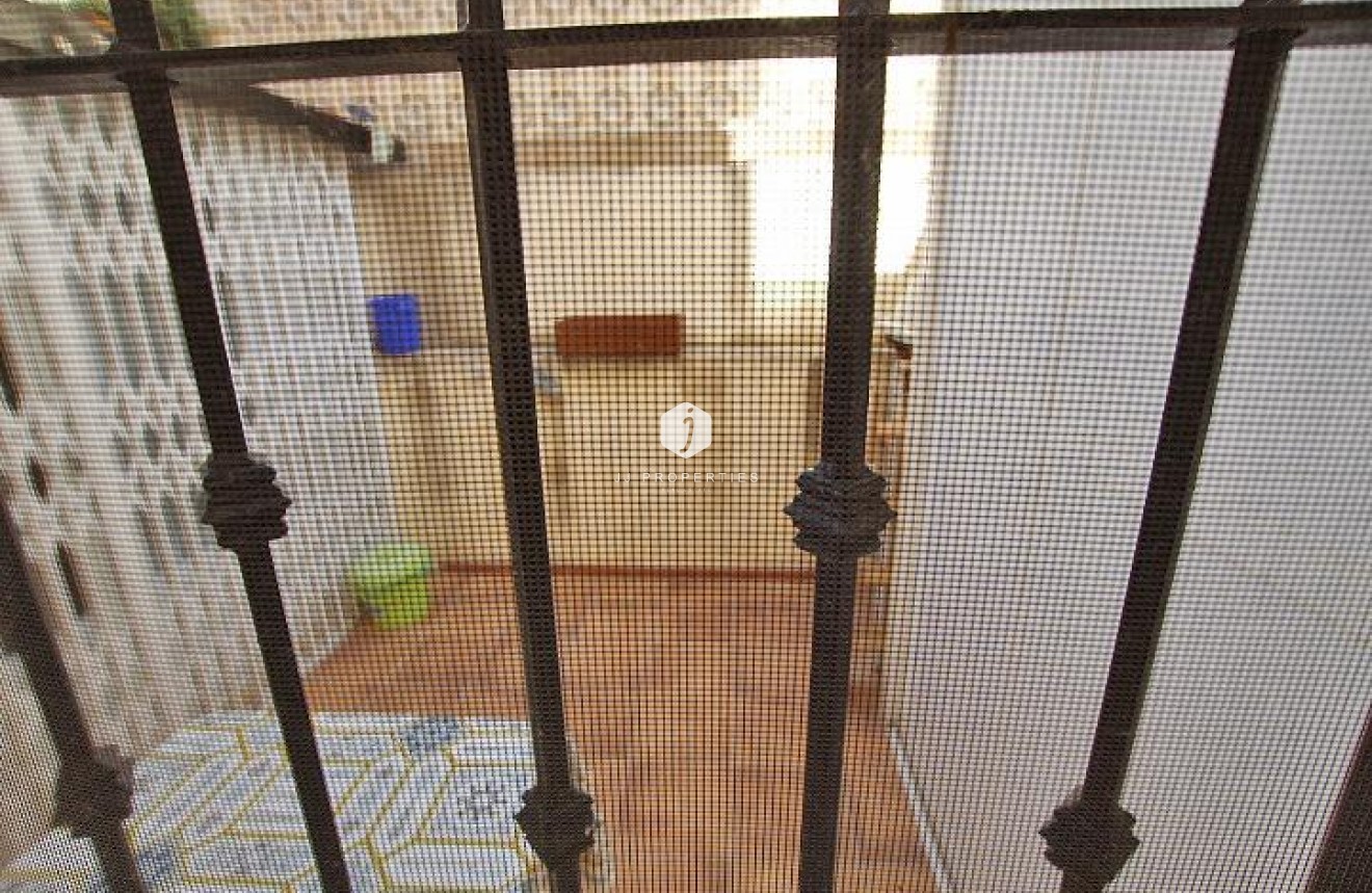 Z drugiej ręki - Bungalow -
Guardamar del Segura - 03140