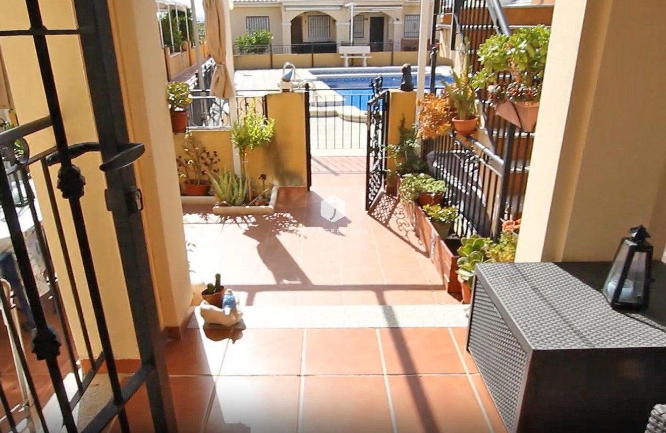 Z drugiej ręki - Bungalow -
Guardamar del Segura - 03140