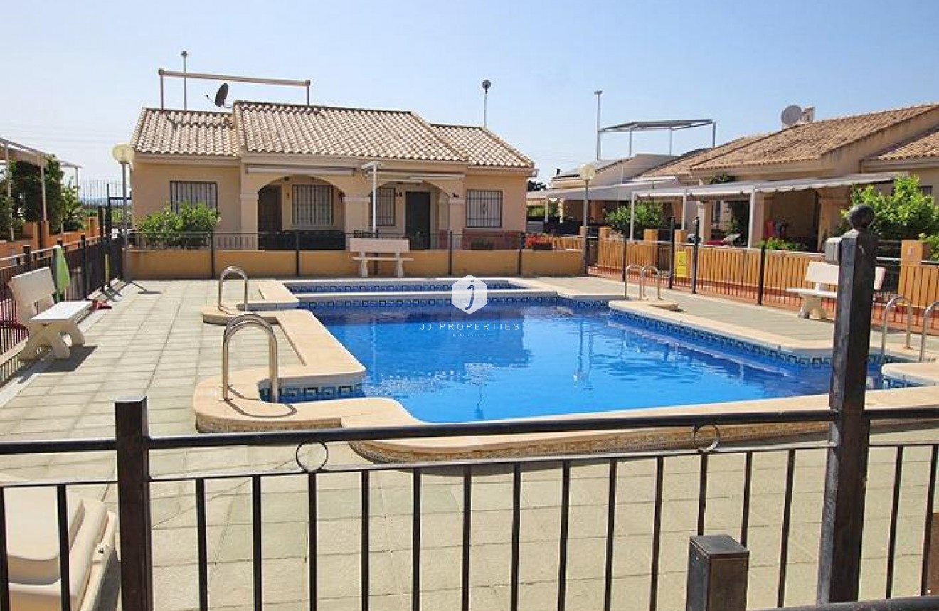 Z drugiej ręki - Bungalow -
Guardamar del Segura - 03140