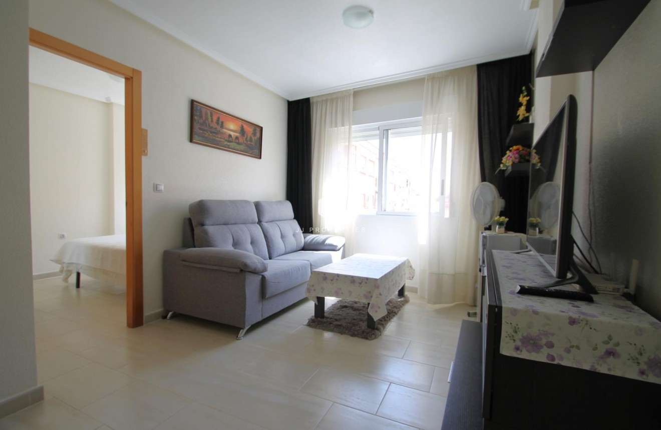 Z drugiej ręki - Mieszkanie w bloku -
Torrevieja - El molino