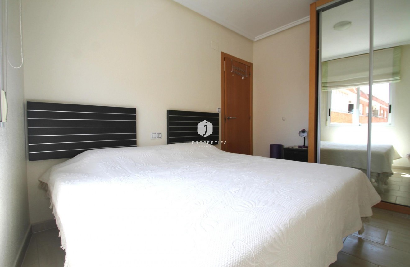 Z drugiej ręki - Mieszkanie w bloku -
Torrevieja - El molino